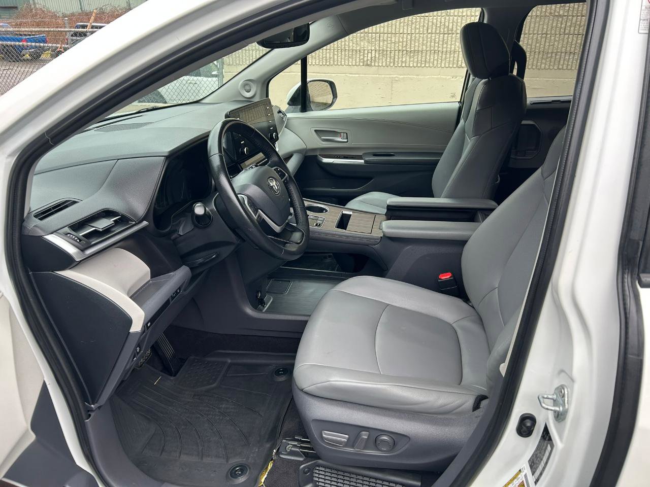 Used 2021 Toyota Sienna XLE w/ XLE Plus Package AWD/4WD image 10