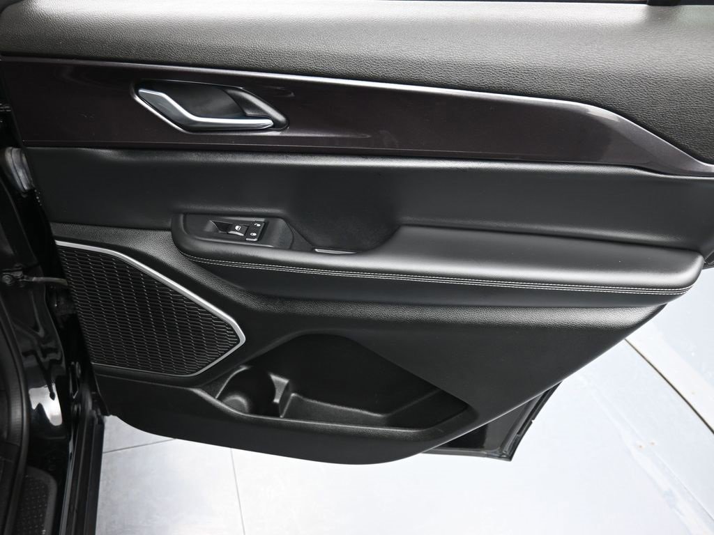 Used 2022 Jeep Grand Cherokee L Laredo image 15