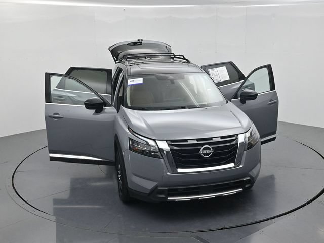 Used 2025 Nissan Pathfinder Platinum FWD image 52