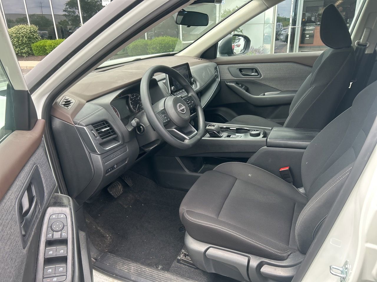 Used 2023 Nissan Rogue S AWD/4WD image 11