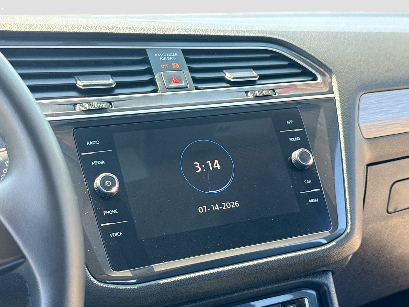 Used 2020 Volkswagen Tiguan SE AWD/4WD image 9