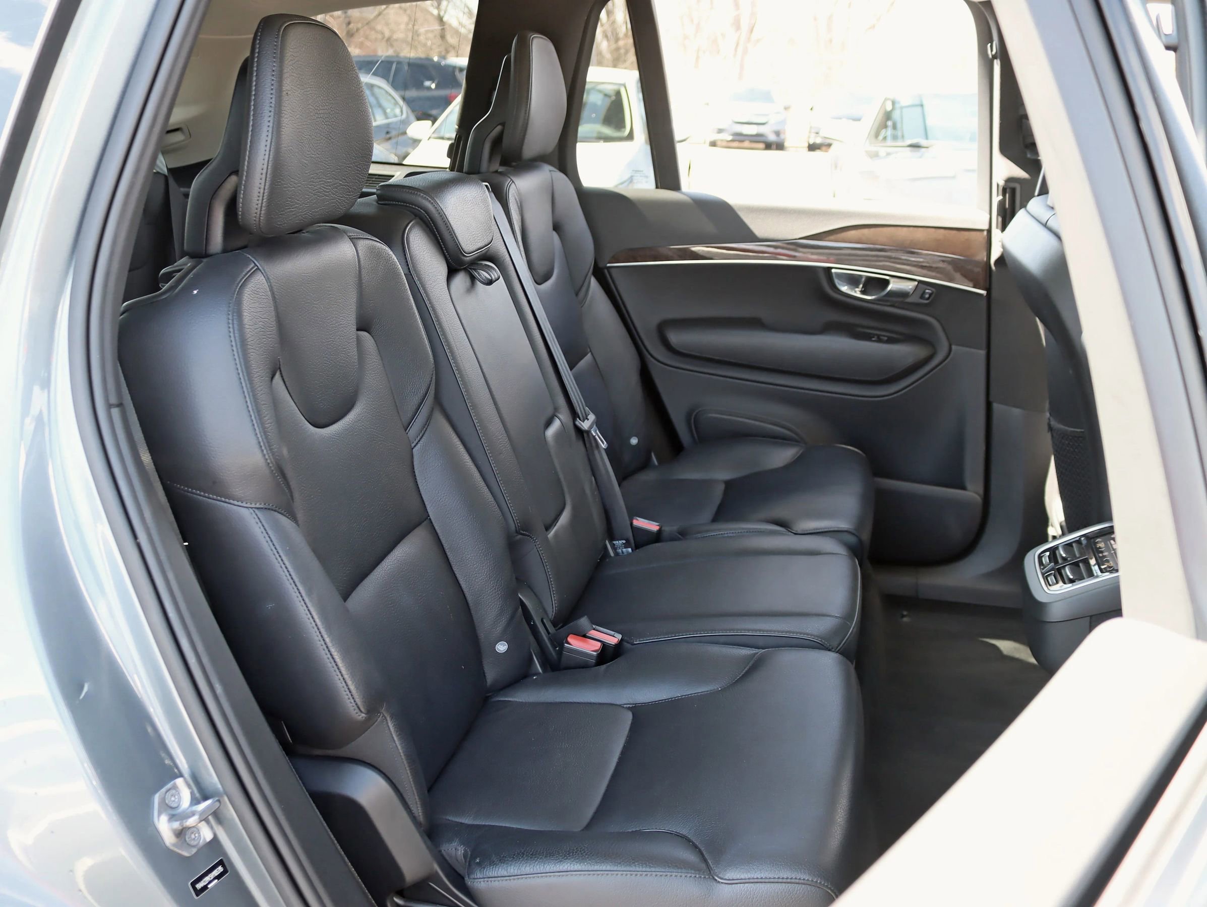 Used 2017 Volvo XC90 T6 Momentum w/ Vision Package image 34