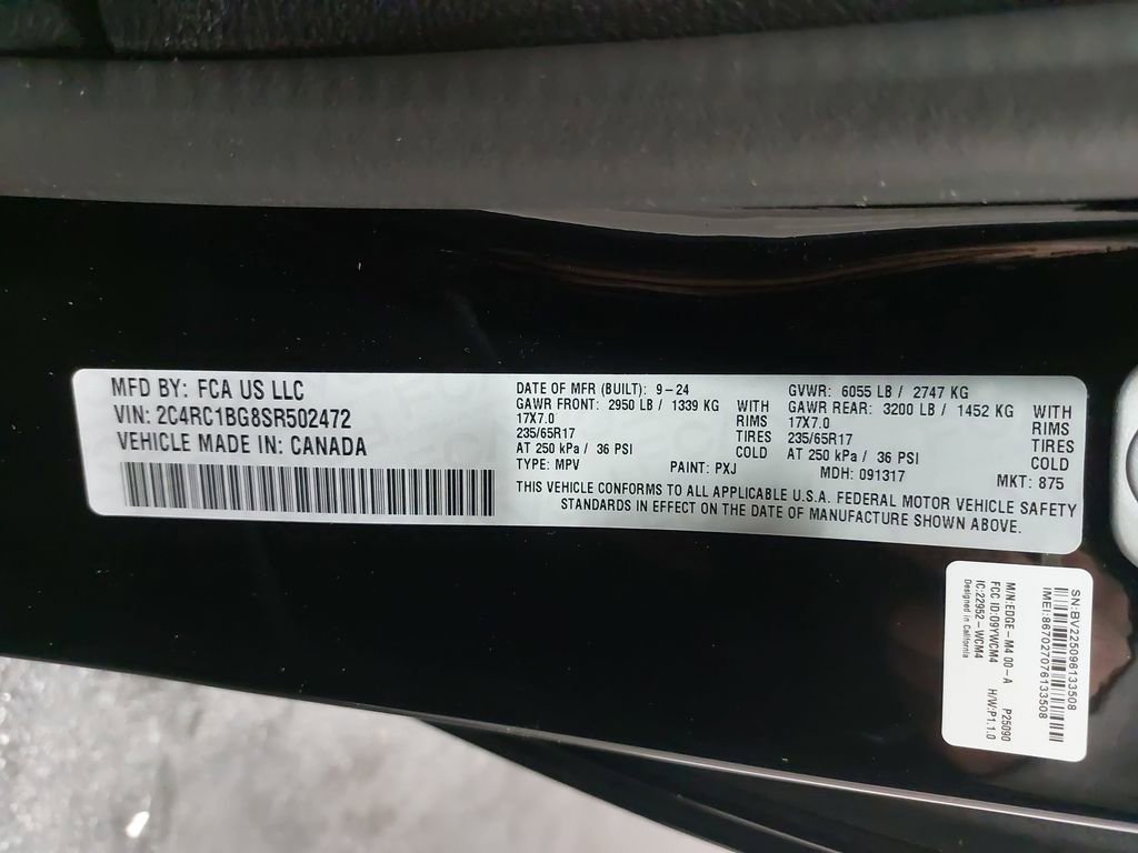 Used 2025 Chrysler Pacifica Select image 37