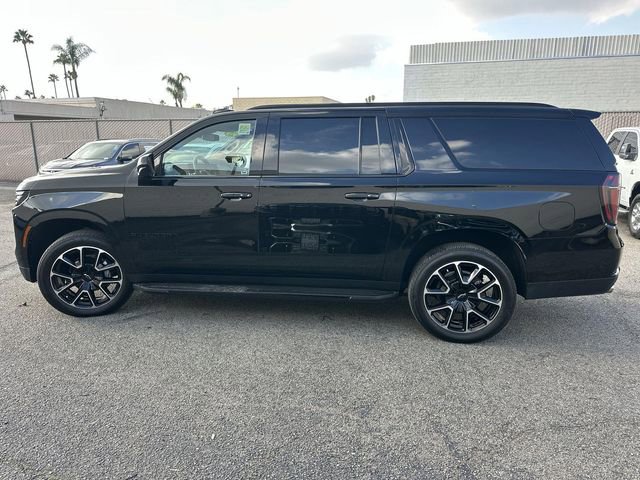 Used 2025 Chevrolet Suburban RST image 7