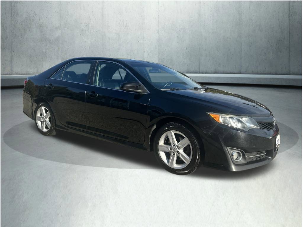 Used 2014 Toyota Camry SE w/ Moonroof Package FWD image 9