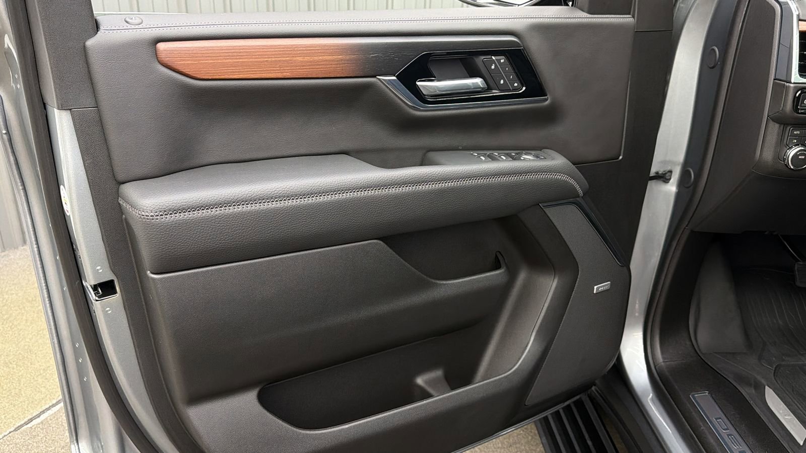 Used 2026 GMC Yukon Denali w/ Sun & Power Step Package AWD/4WD image 21