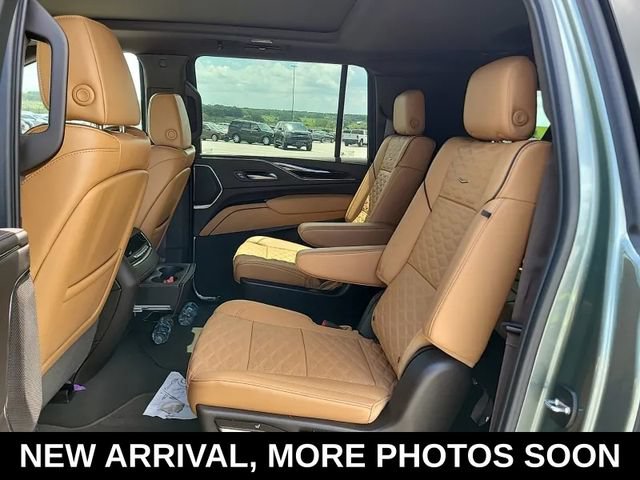 Used 2024 Cadillac Escalade ESV Sport w/ LPO, ONYX Package AWD/4WD image 9