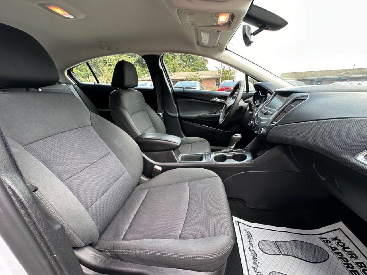 Used 2017 Chevrolet Cruze LT w/ Convenience Package FWD image 18