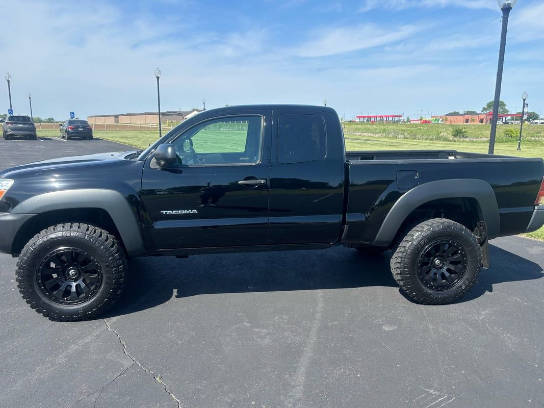 Used 2012 Toyota Tacoma 4x4 Access Cab V6 w/ Convenience Pkg image 2