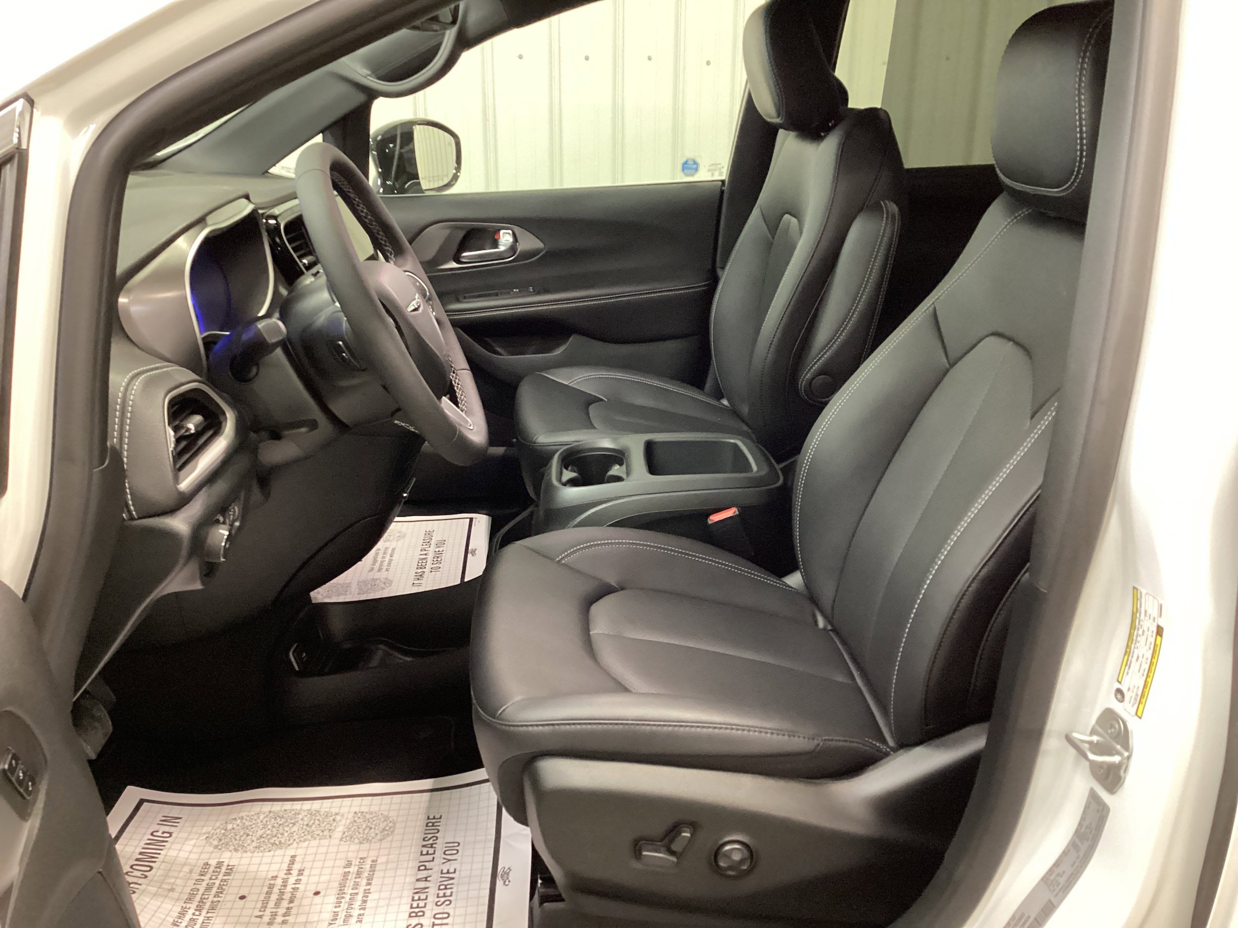New 2026 Chrysler Pacifica Select AWD/4WD image 14