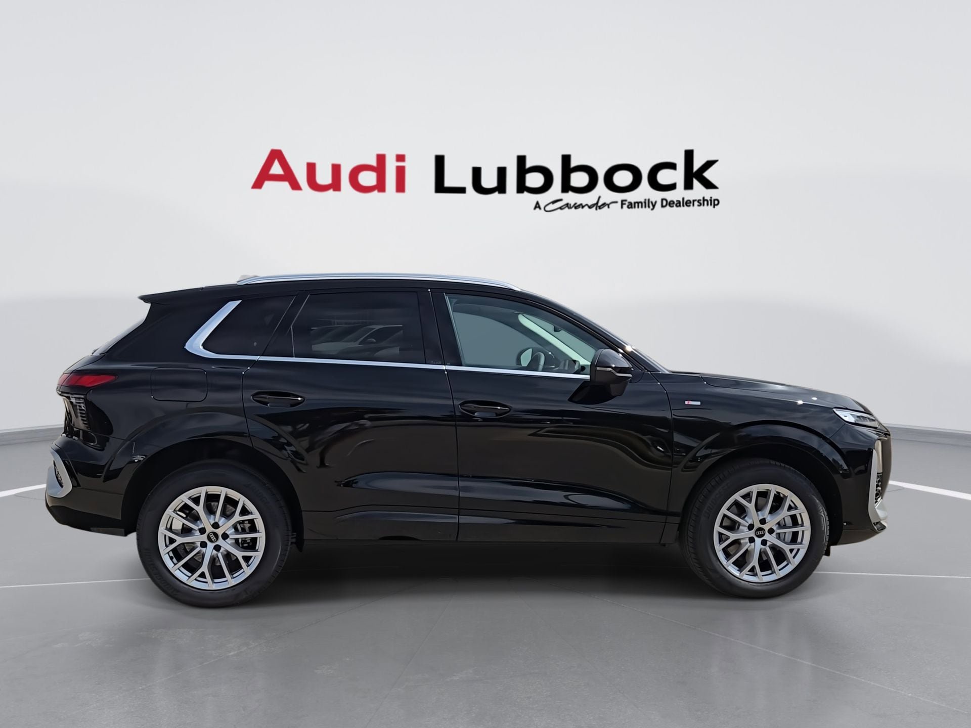 New 2026 Audi Q3 quattro 2.0T AWD/4WD image 9