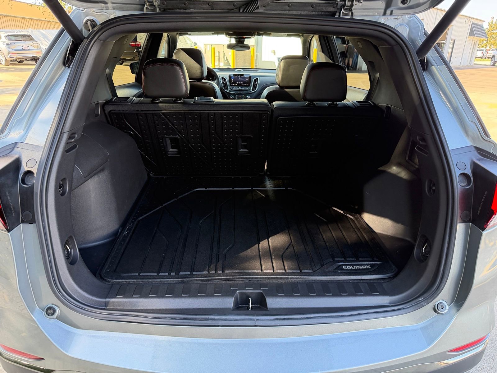 Used 2023 Chevrolet Equinox RS FWD image 34