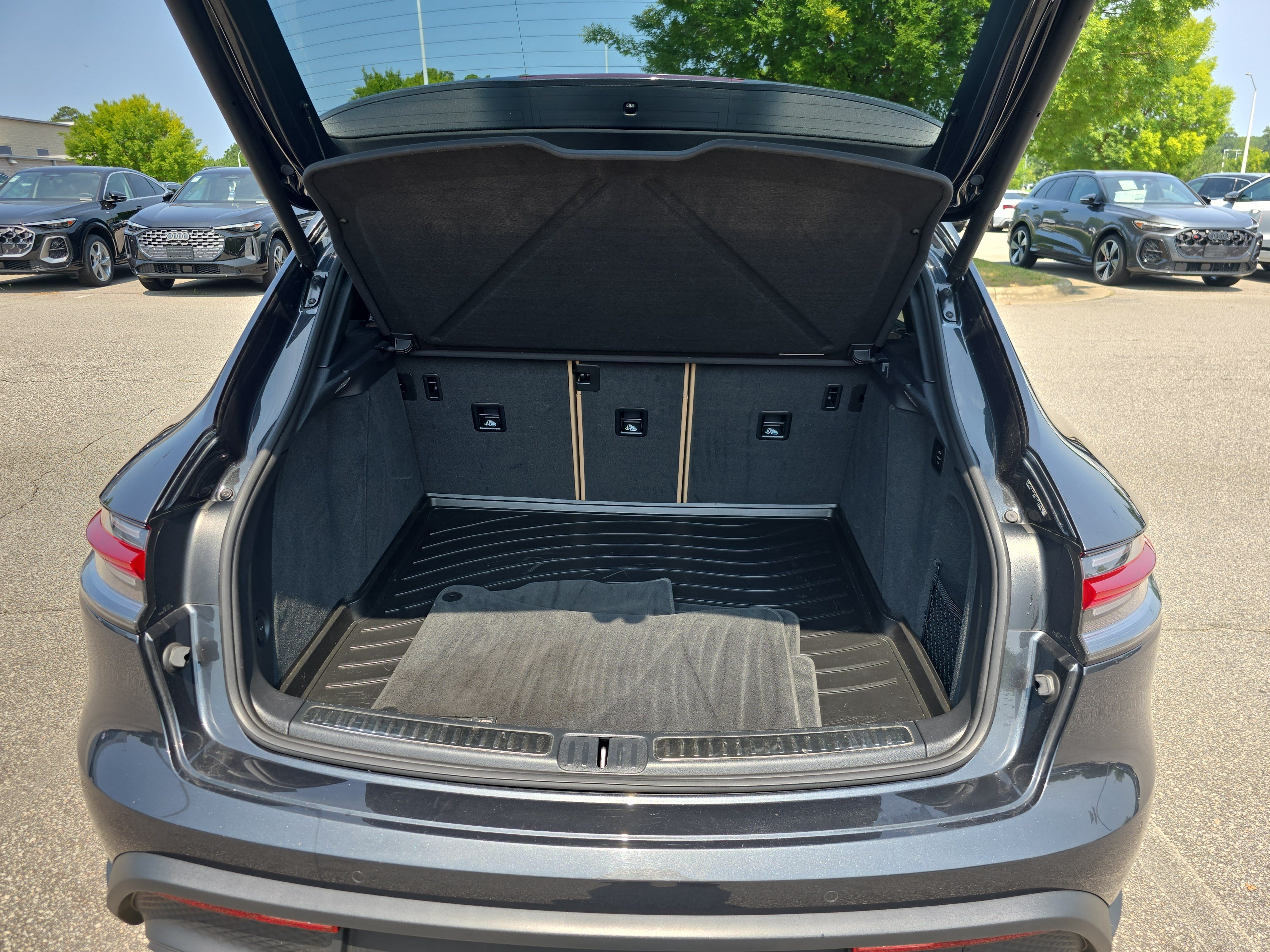 Used 2023 Porsche Macan Turbo AWD/4WD image 12