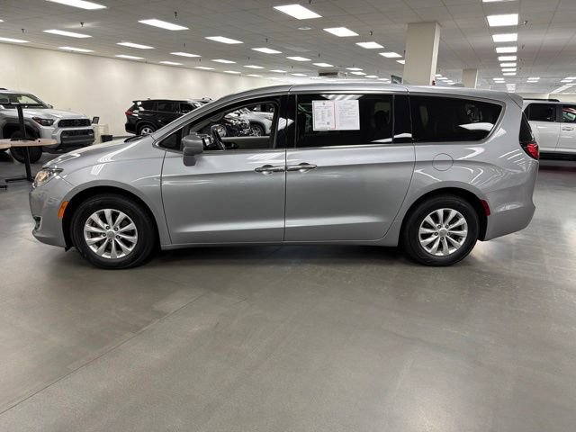 Used 2019 Chrysler Pacifica Touring Plus FWD image 4