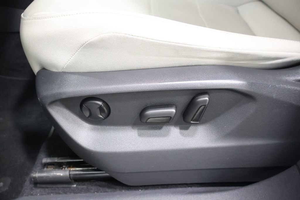 Used 2019 Volkswagen Tiguan SE w/ Panoramic Sunroof Package image 14