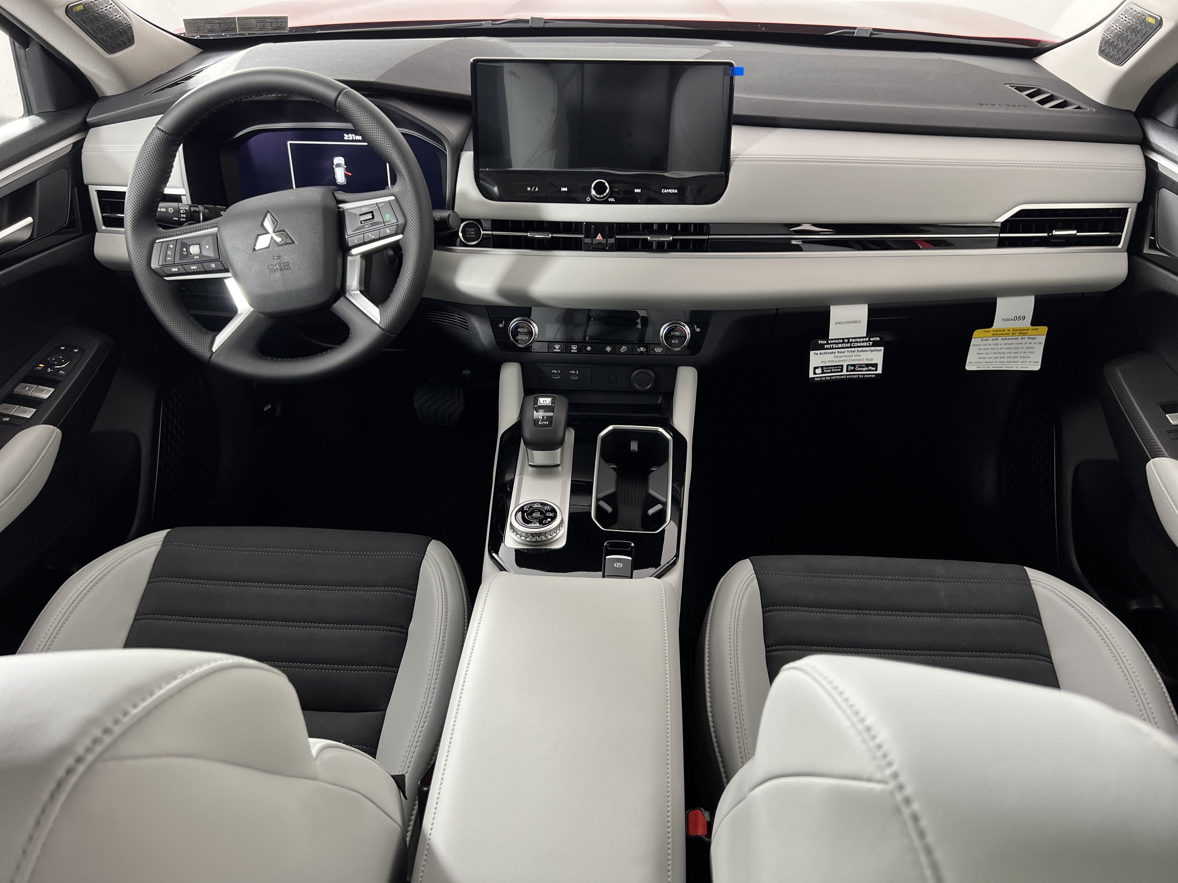 New 2025 Mitsubishi Outlander SE image 15