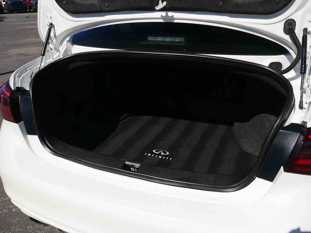 Used 2018 INFINITI Q50 Luxe w/ Cargo Package (L95) image 8