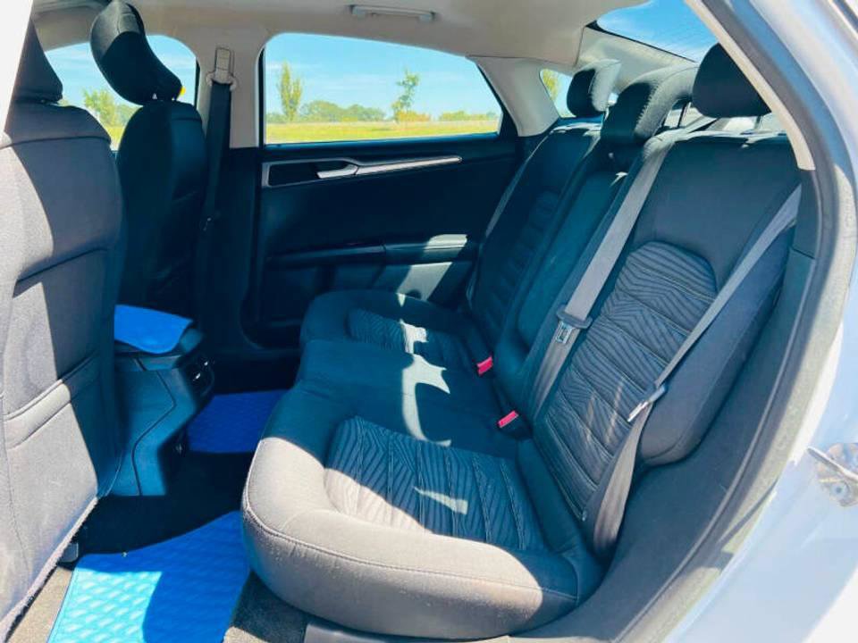 Used 2016 Ford Fusion SE w/ Equipment Group 202A image 10