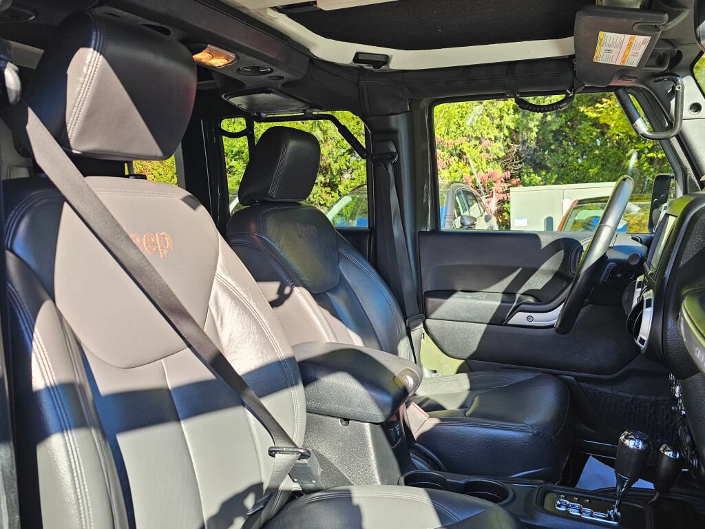 Used 2015 Jeep Wrangler Unlimited Rubicon AWD/4WD image 30