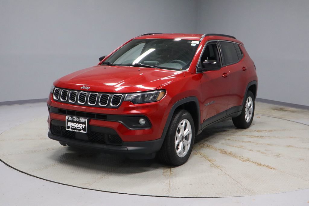 Used 2025 Jeep Compass Latitude AWD/4WD image 6