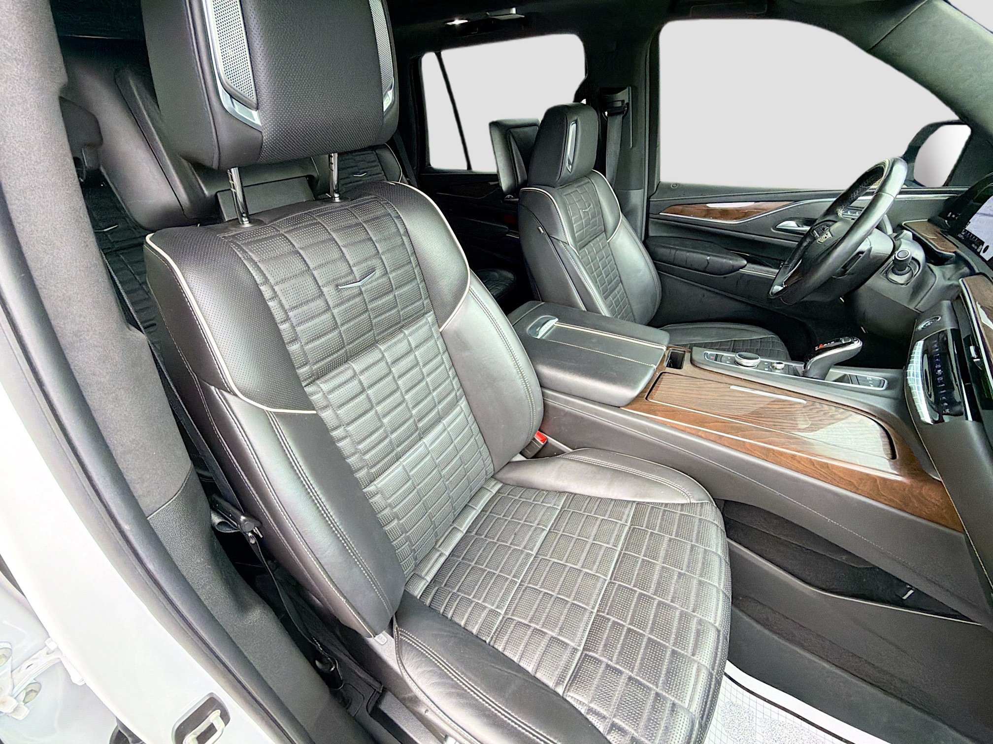 Used 2023 Cadillac Escalade Sport Platinum w/ Heavy-Duty Trailer Package AWD/4WD image 14