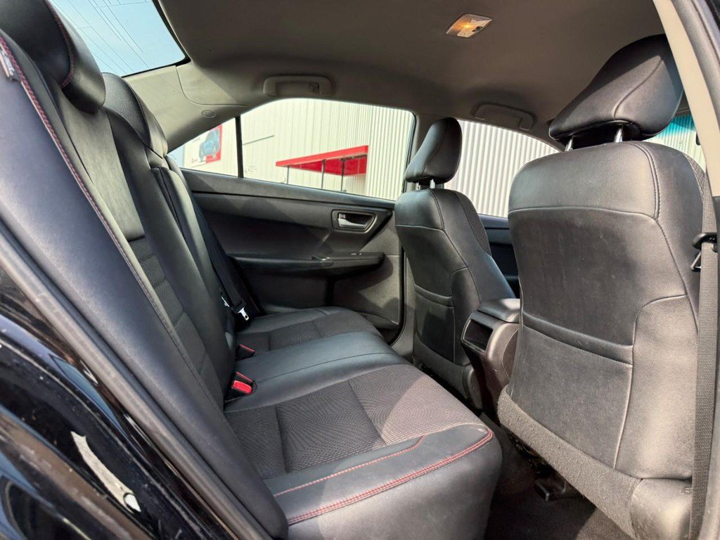 Used 2016 Toyota Camry SE FWD image 12