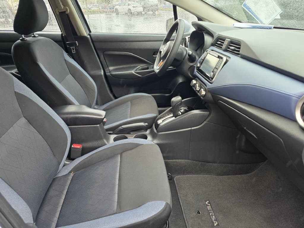 Used 2024 Nissan Versa SV FWD image 5