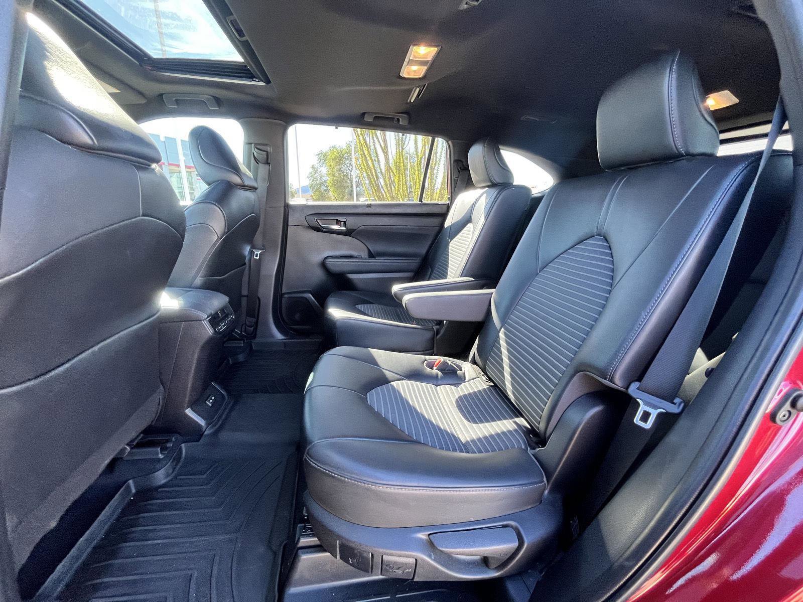 Used 2022 Toyota Highlander XSE image 21