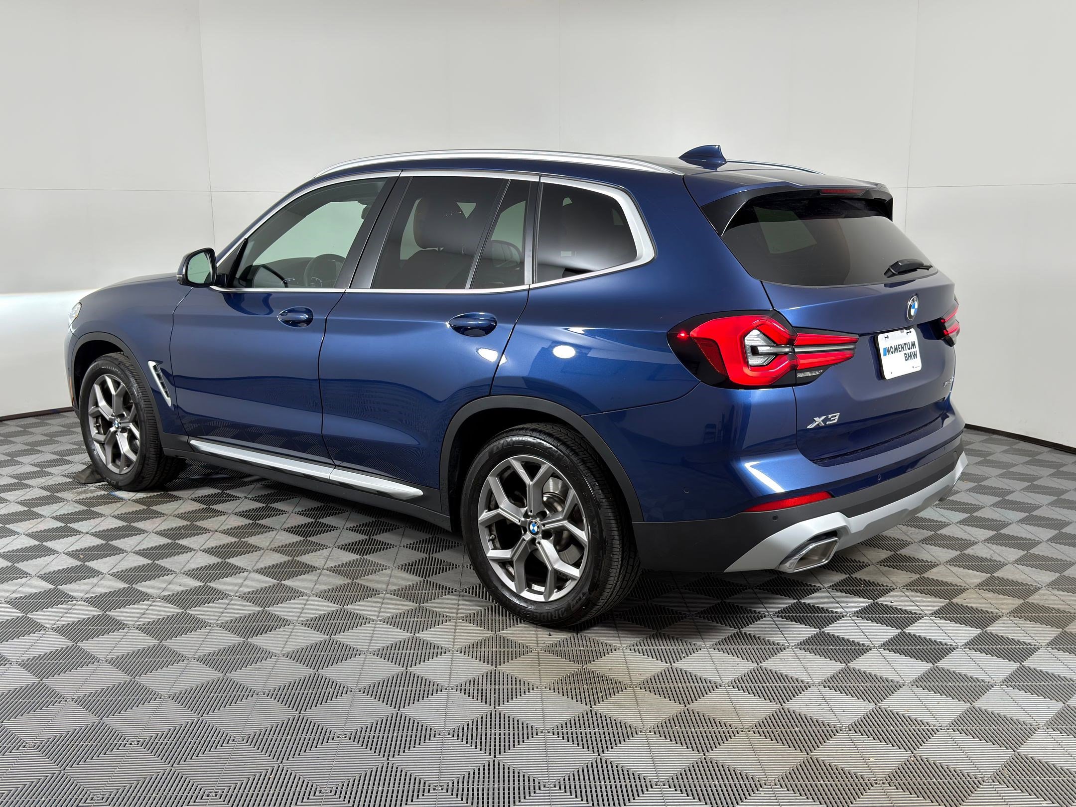 Used 2023 BMW X3 xDrive30i w/ Premium Package image 3