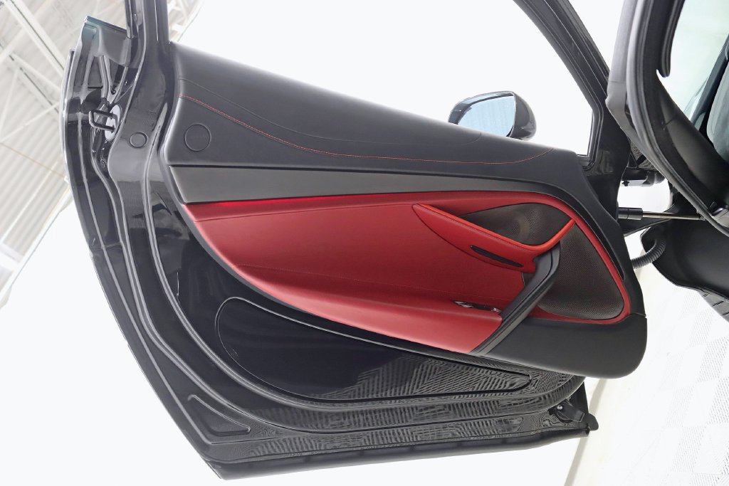 Used 2018 McLaren 720S Performance RWD image 45