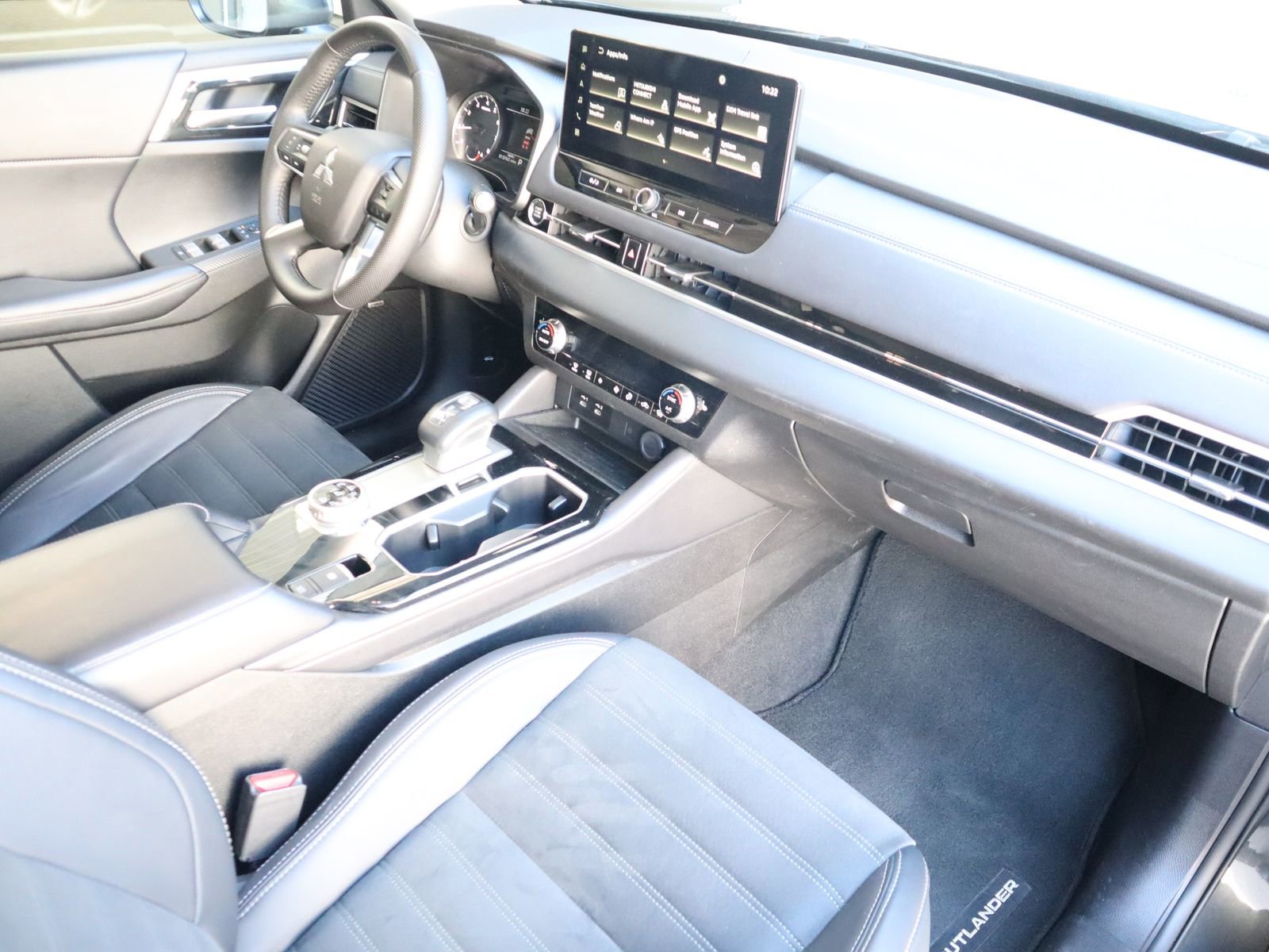 Used 2025 Mitsubishi Outlander AWD image 55