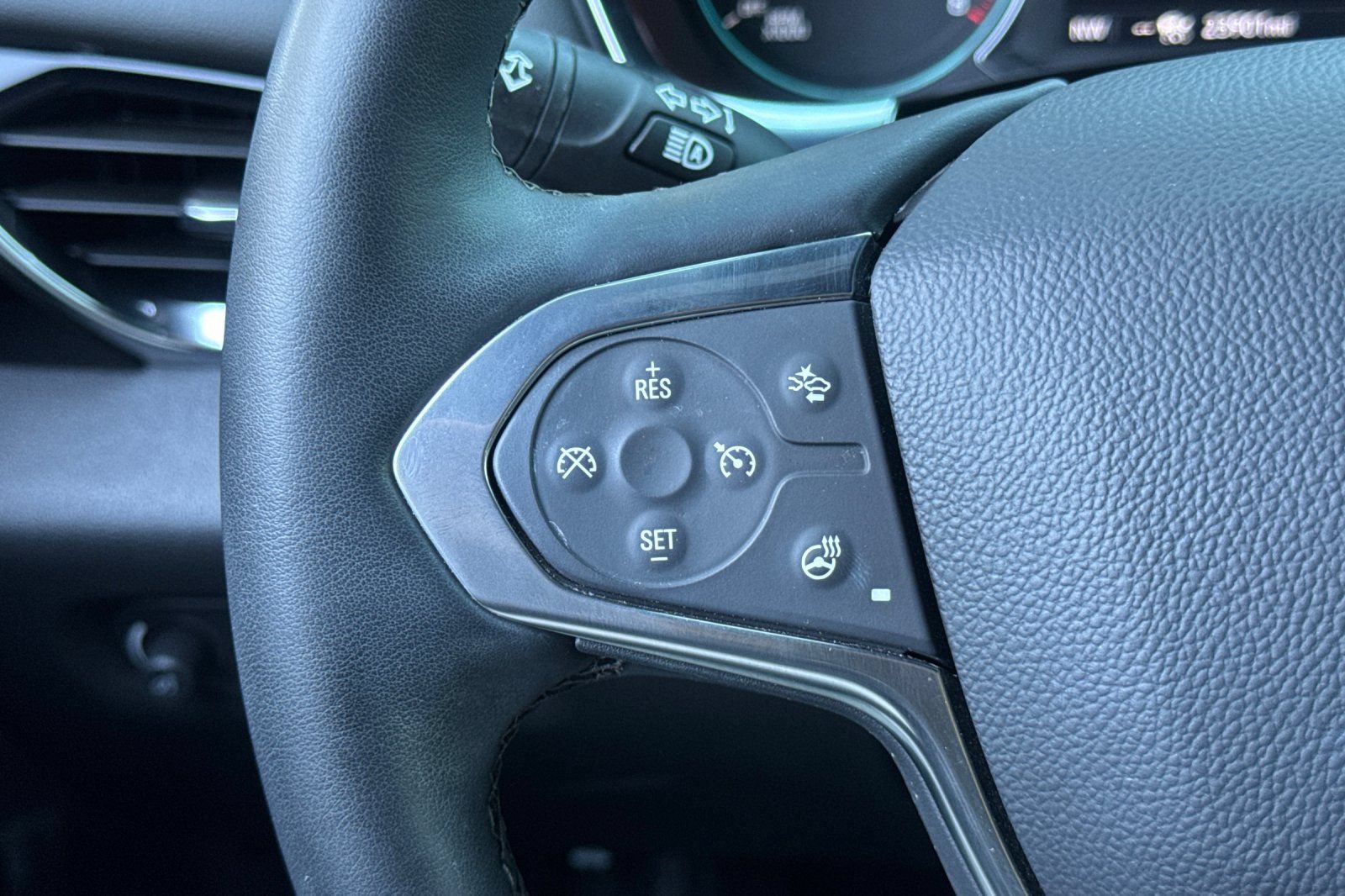 Used 2023 Chevrolet Traverse RS AWD/4WD image 35