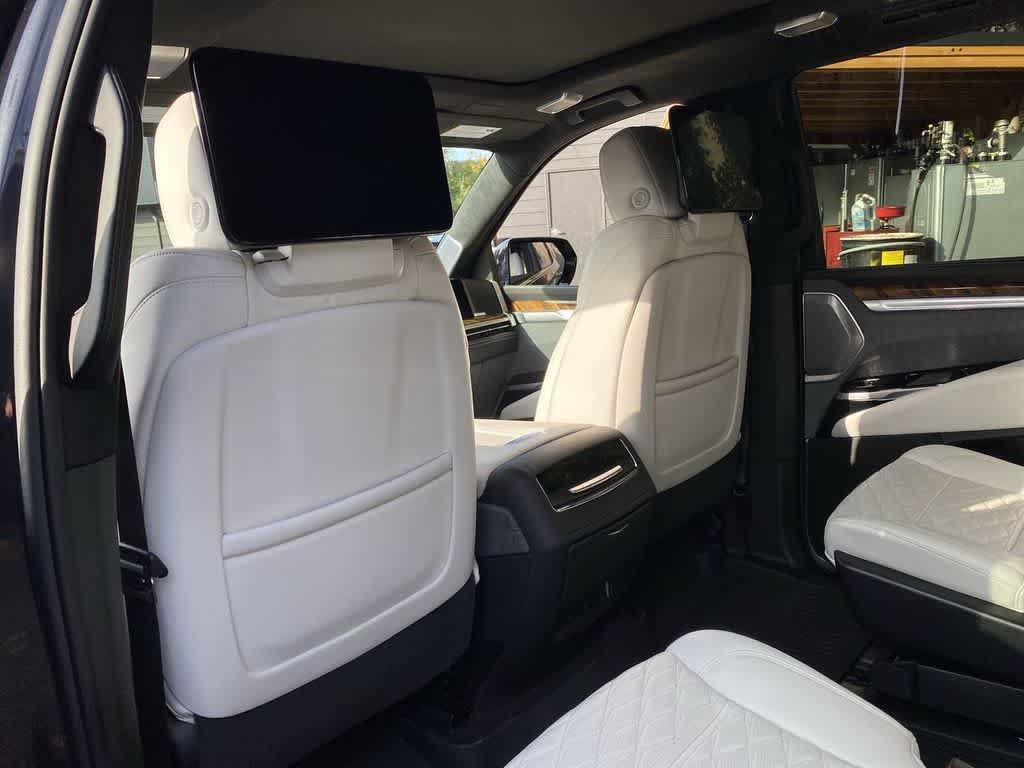 Used 2025 Cadillac Escalade Premium Luxury Platinum w/ LPO, Floor Liner Package AWD/4WD image 17