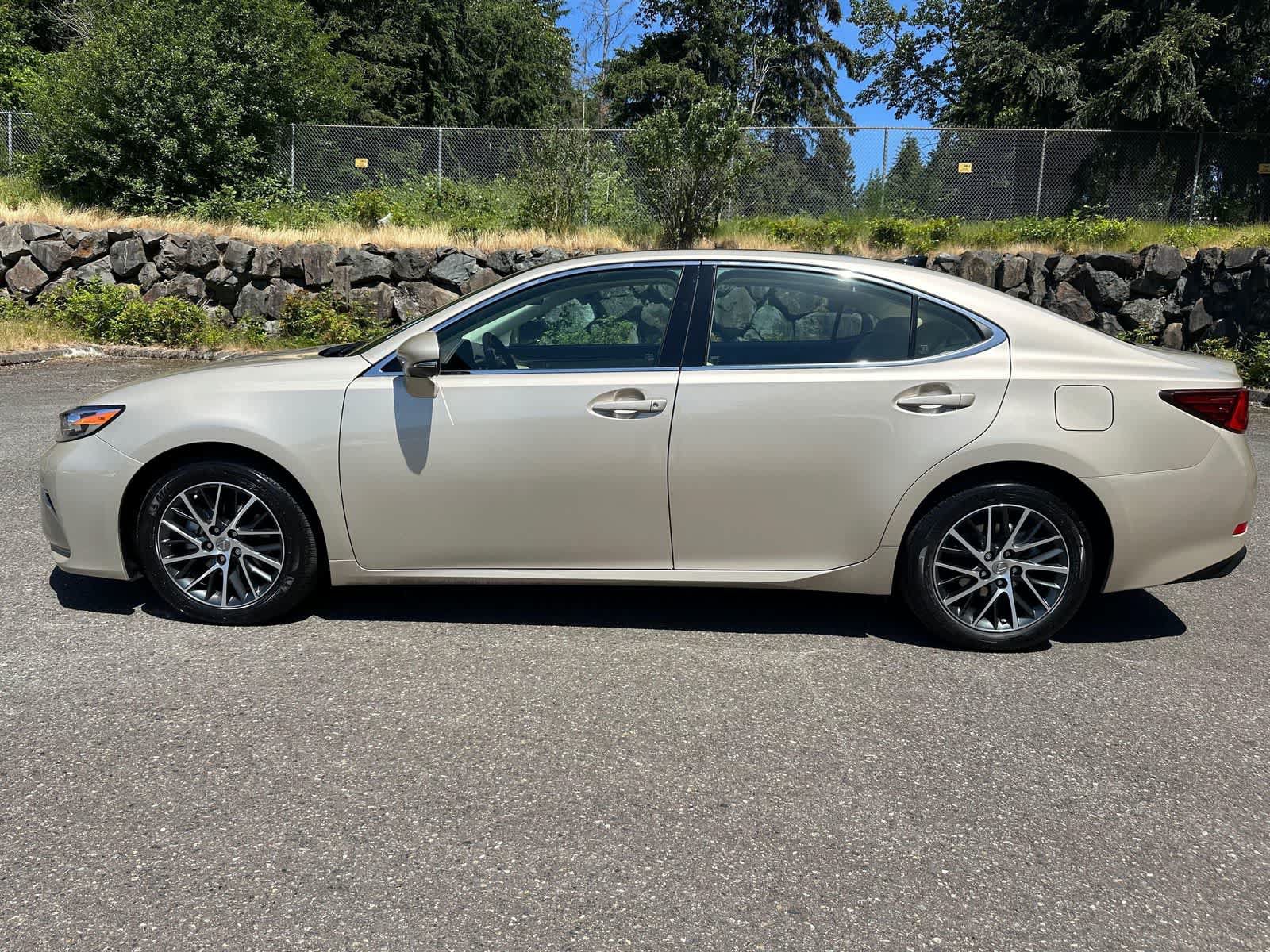 Used 2017 Lexus ES 350 w/ Navigation System Package FWD image 2