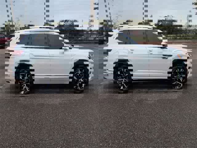 Used 2024 Volkswagen Atlas SEL Premium R-Line image 9