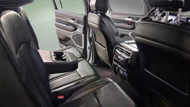 Used 2024 Jeep Wagoneer L Series II w/ Flexible Seating Group image 15