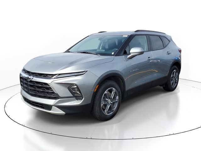 Used 2024 Chevrolet Blazer LT w/ Convenience Package AWD/4WD image 2