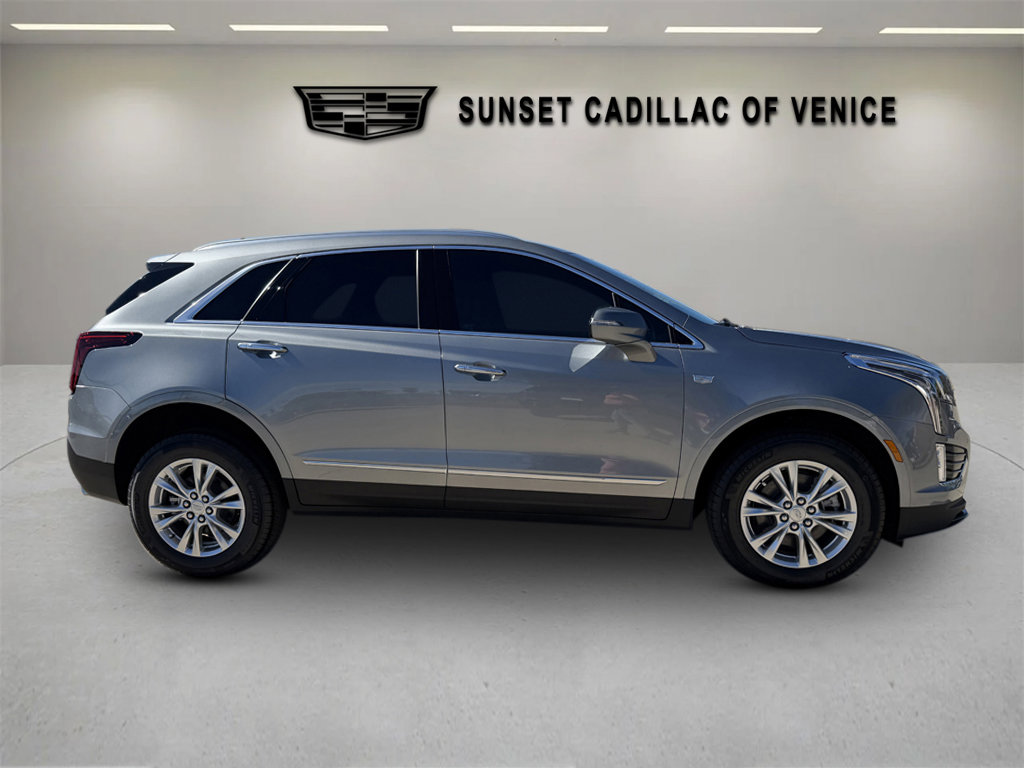 New 2026 Cadillac XT5 Luxury image 2