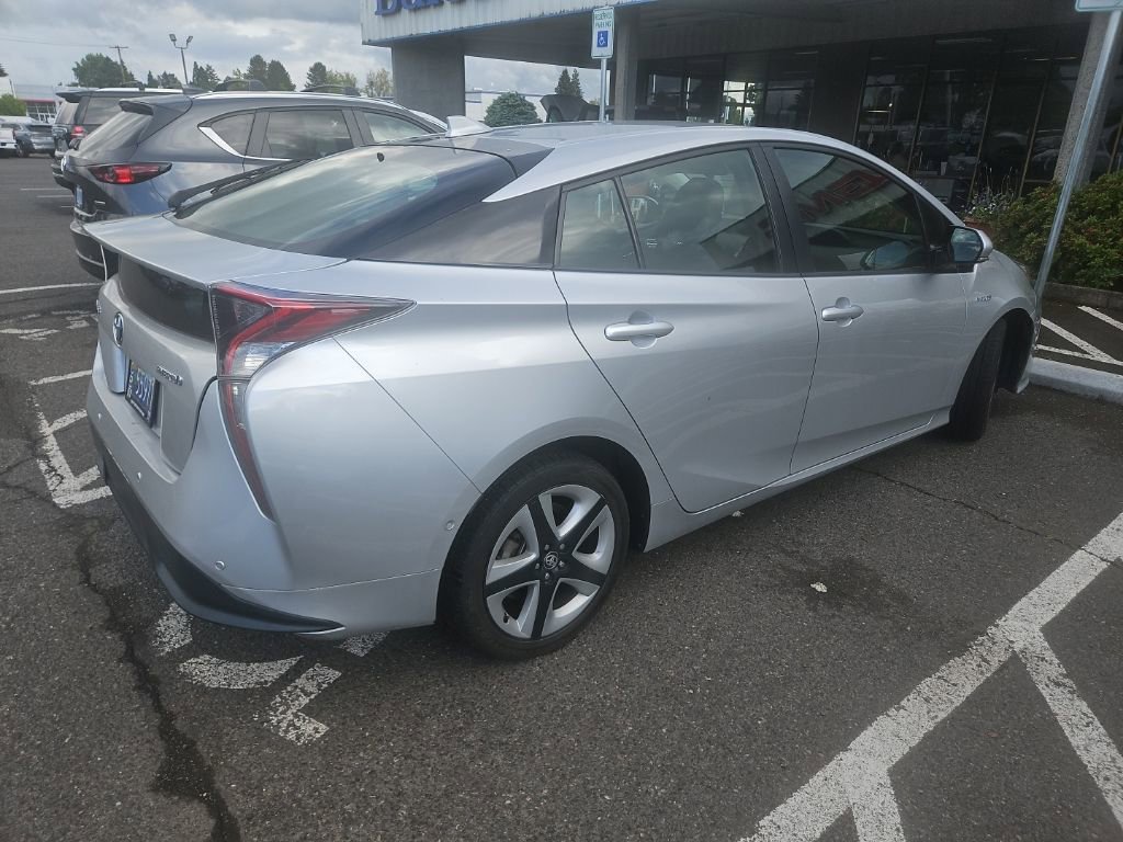 Used 2018 Toyota Prius Three Touring FWD image 3