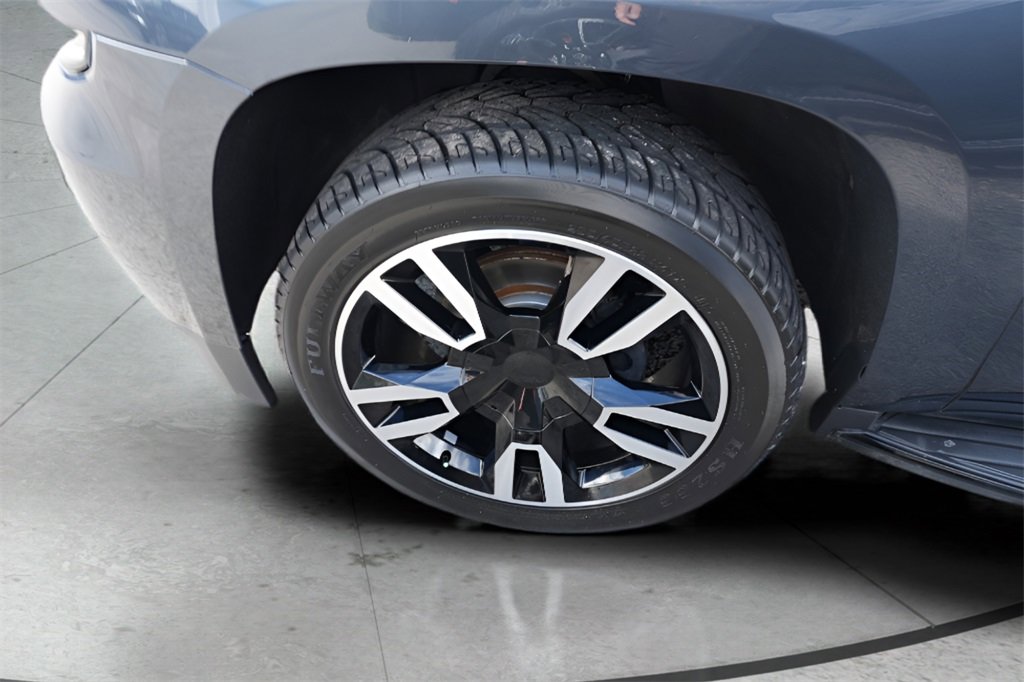 Used 2020 Chevrolet Suburban Premier w/ Premier 6.2L Value Package image 11