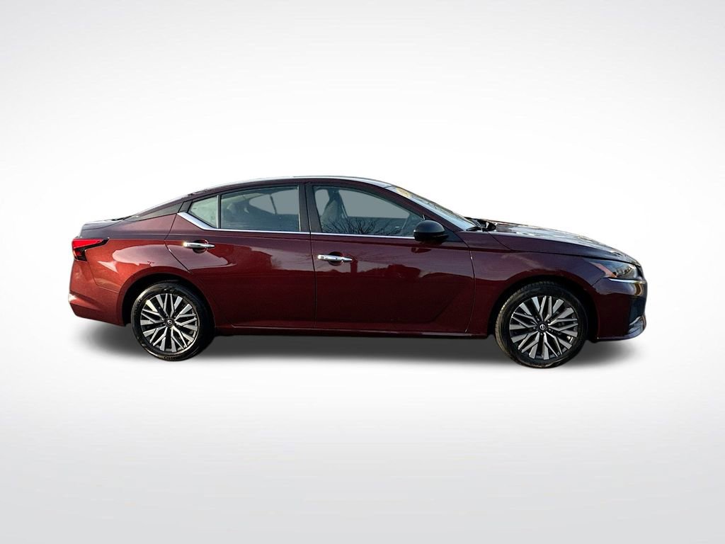 Used 2024 Nissan Altima 2.5 SV image 8