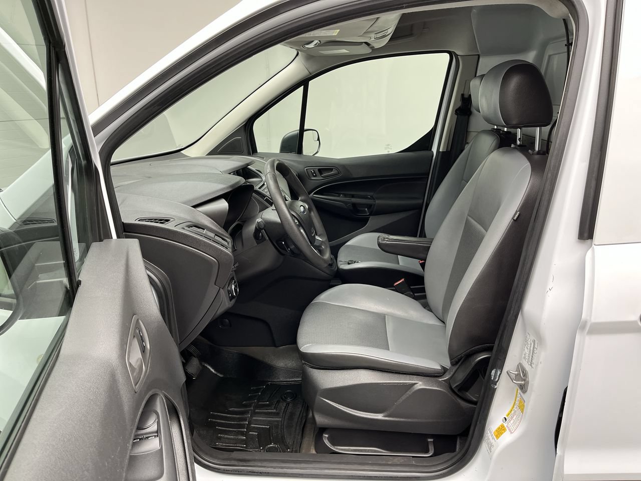 Used 2016 Ford Transit Connect XL FWD image 3
