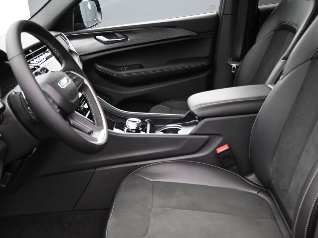 New 2025 Jeep Grand Cherokee L Laredo image 13