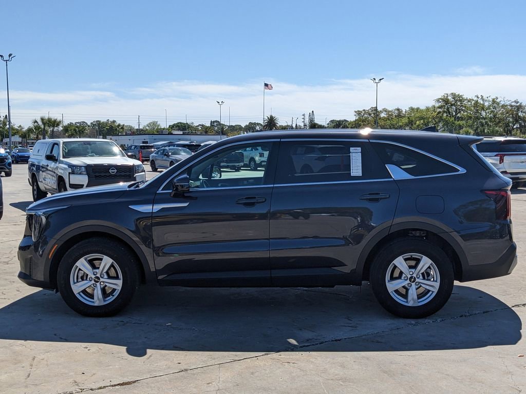 Certified 2025 Kia Sorento LX FWD image 5