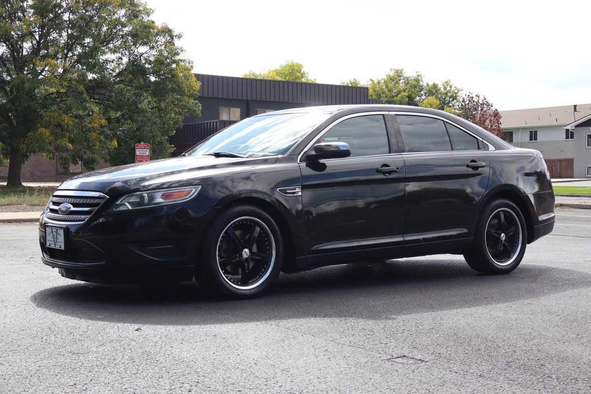 Used 2010 Ford Taurus Limited image 11