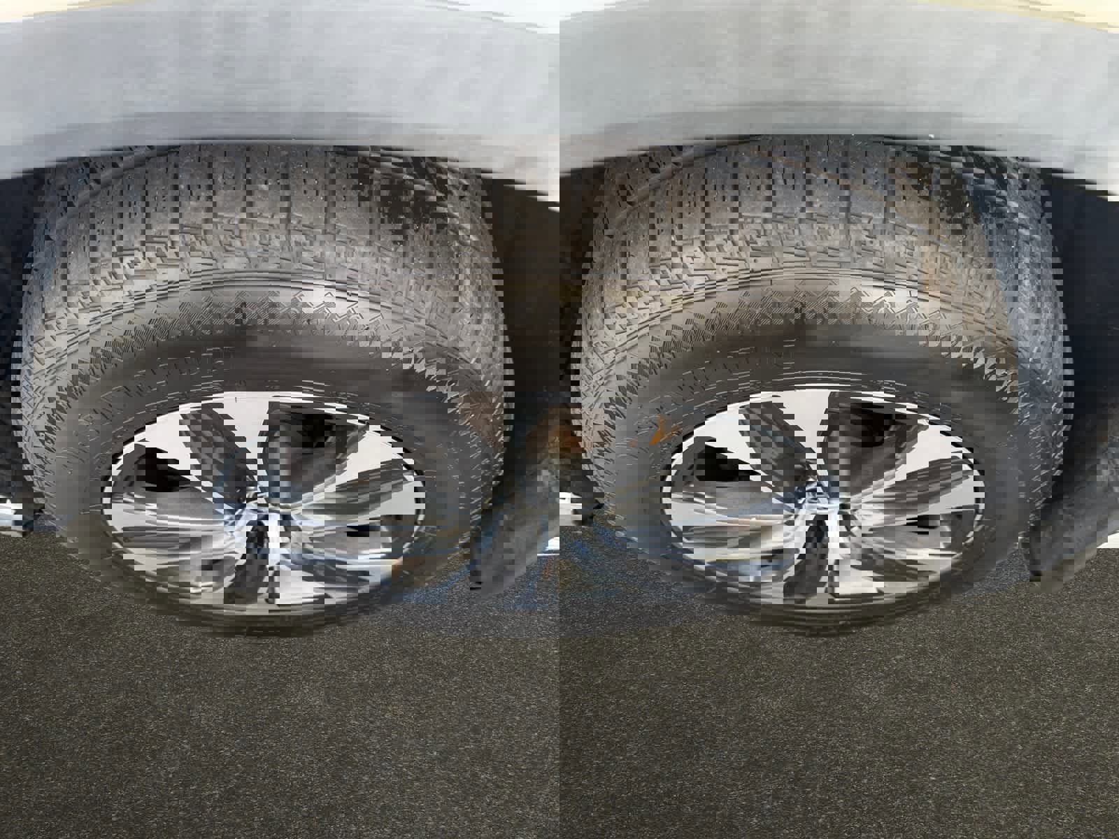 Used 2021 Toyota Highlander XLE image 9