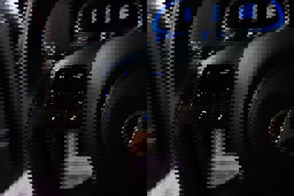 Used 2025 Hyundai Elantra Sport image 35