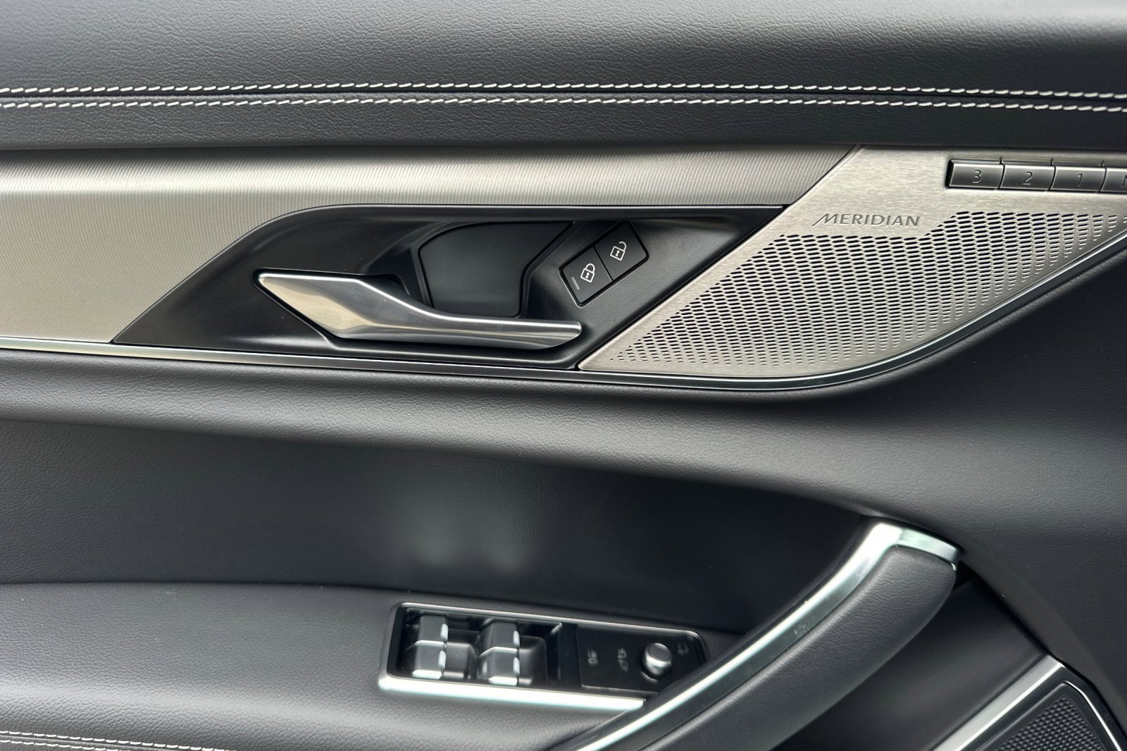 New 2024 Jaguar XF R-Dynamic SE image 10