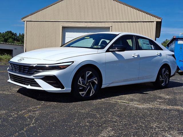 New 2025 Hyundai Elantra SEL image 2