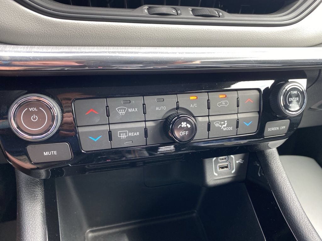 Used 2022 Jeep Compass Limited AWD/4WD image 35